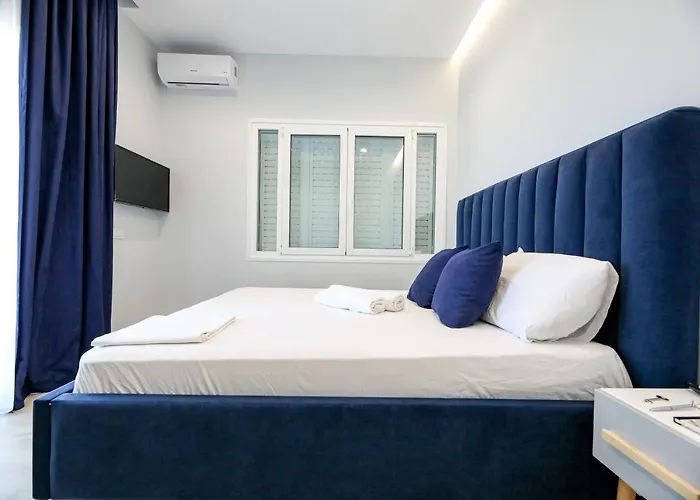 Luisanna Free Parking Wlora