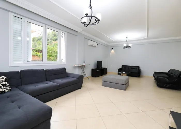 Luisanna Free Parking *