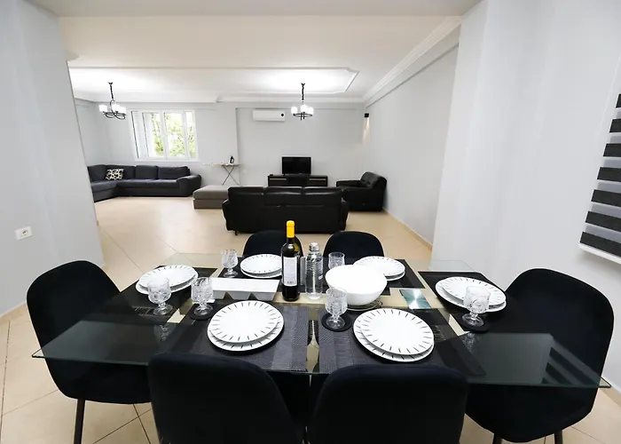 Luisanna Free Parking