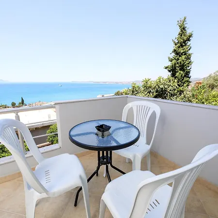 Luisanna Free Parking מלון Vlorë