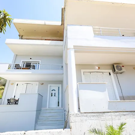 Luisanna Free Parking מלון