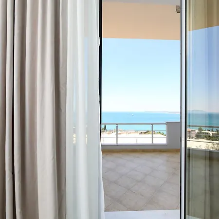 Luisanna Free Parking Hotel