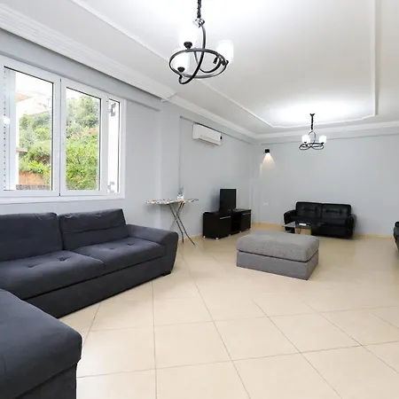 Luisanna Free Parking *