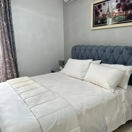 Luisanna Free Parking מלון Vlorë