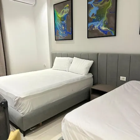 Luisanna Free Parking מלון Vlorë