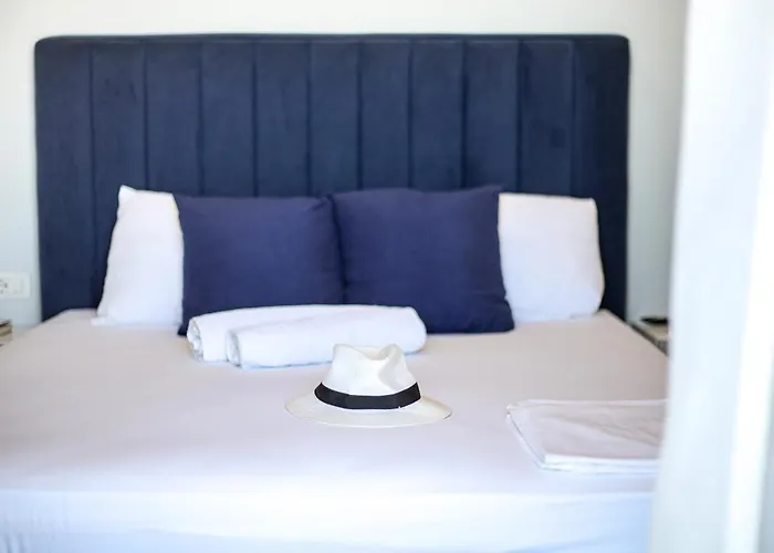 Luisanna Free Parking *