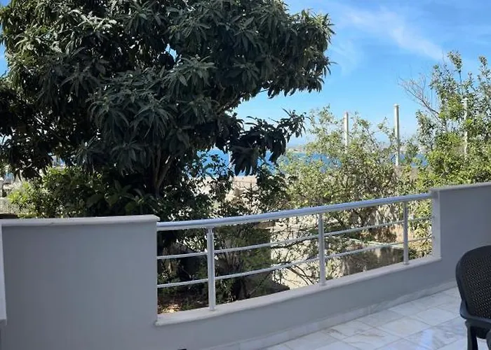 Luisanna Free Parking *