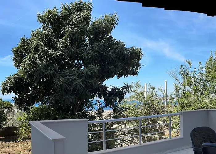 Luisanna Free Parking