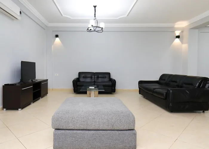 Luisanna Free Parking Vlorë